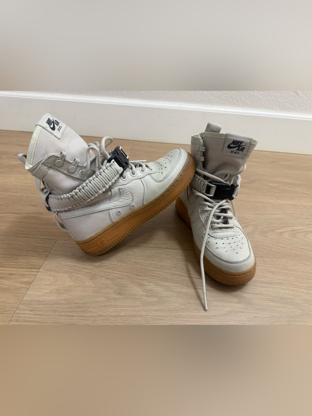 Nike Wmns SF Air Force 1 High 'Light Bone' Size 5